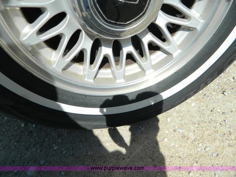 image for item AL9991 1997 Lincoln Town Car Executive limousine