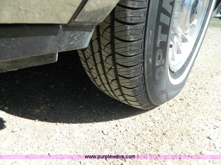 image for item AL9991 1997 Lincoln Town Car Executive limousine