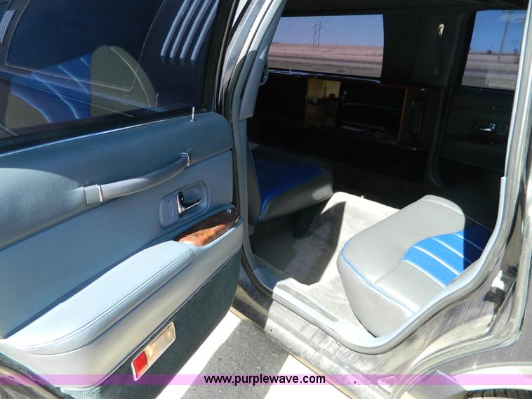 image for item AL9991 1997 Lincoln Town Car Executive limousine