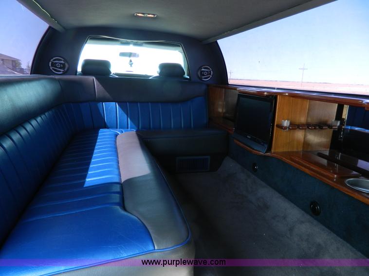 image for item AL9991 1997 Lincoln Town Car Executive limousine