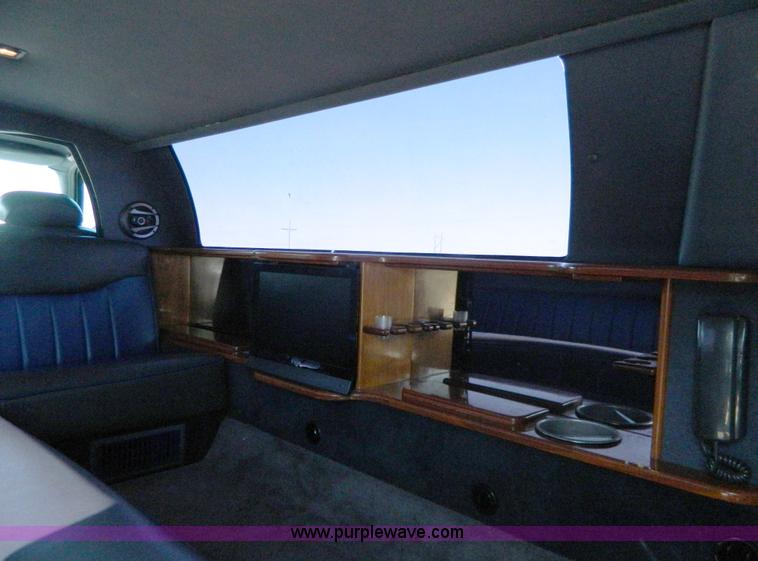 image for item AL9991 1997 Lincoln Town Car Executive limousine