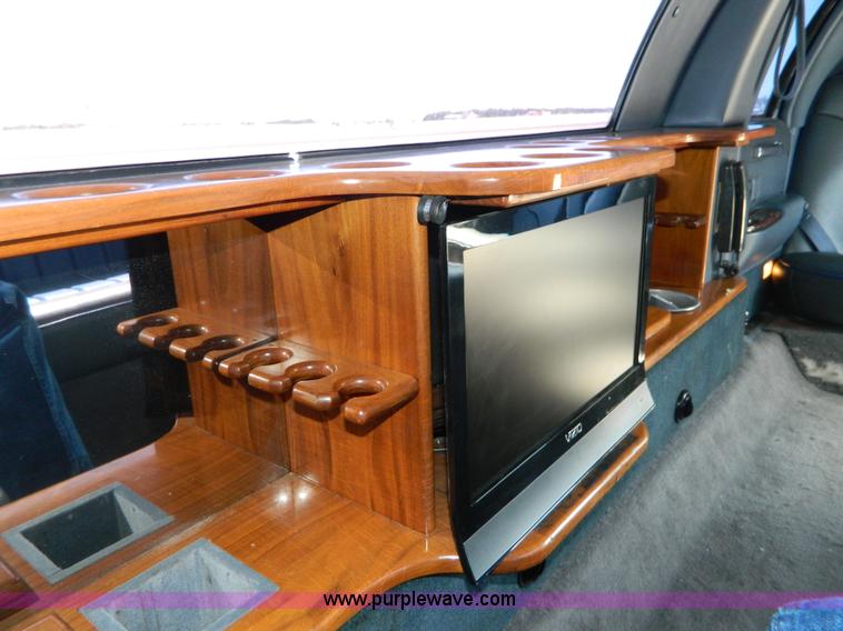 image for item AL9991 1997 Lincoln Town Car Executive limousine