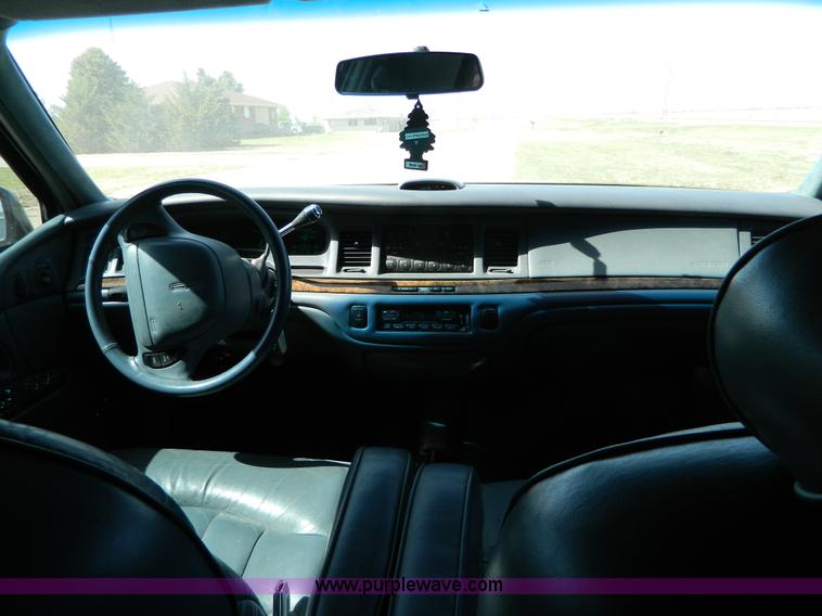 image for item AL9991 1997 Lincoln Town Car Executive limousine