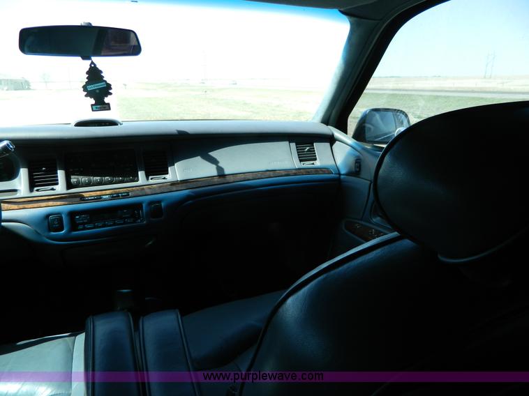 image for item AL9991 1997 Lincoln Town Car Executive limousine