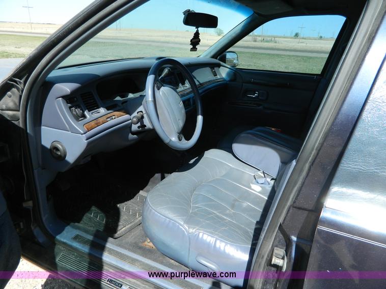 image for item AL9991 1997 Lincoln Town Car Executive limousine