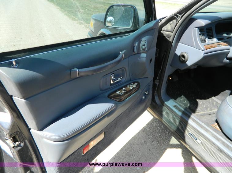 image for item AL9991 1997 Lincoln Town Car Executive limousine