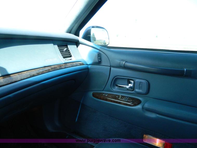 image for item AL9991 1997 Lincoln Town Car Executive limousine