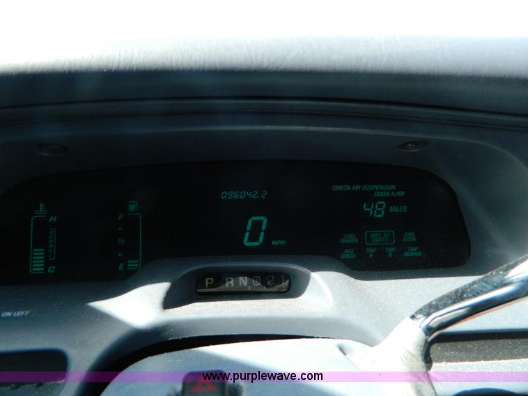 image for item AL9991 1997 Lincoln Town Car Executive limousine