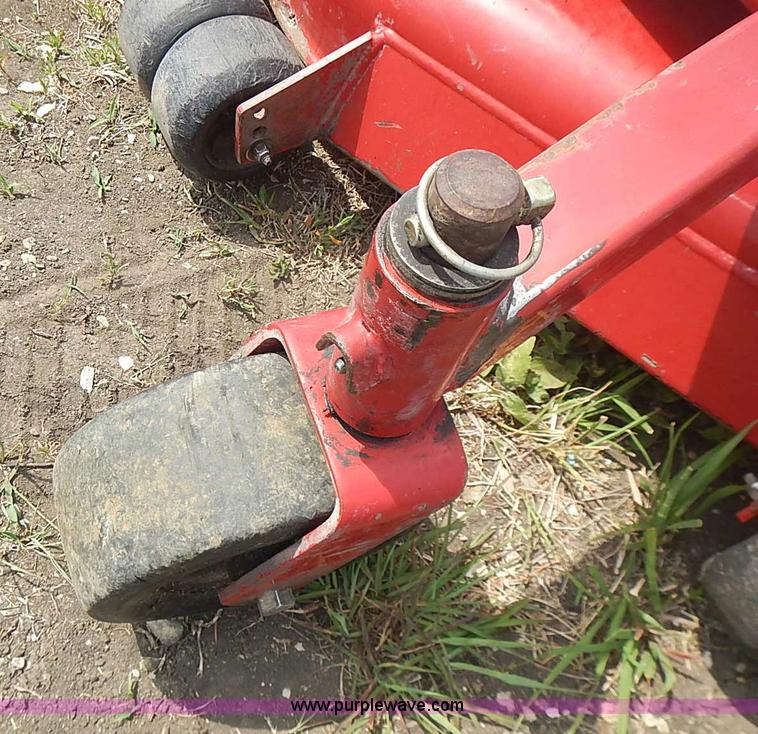 image for item AZ9994 2006 Toro Proline 30441 ZTR walk-behind lawn mower