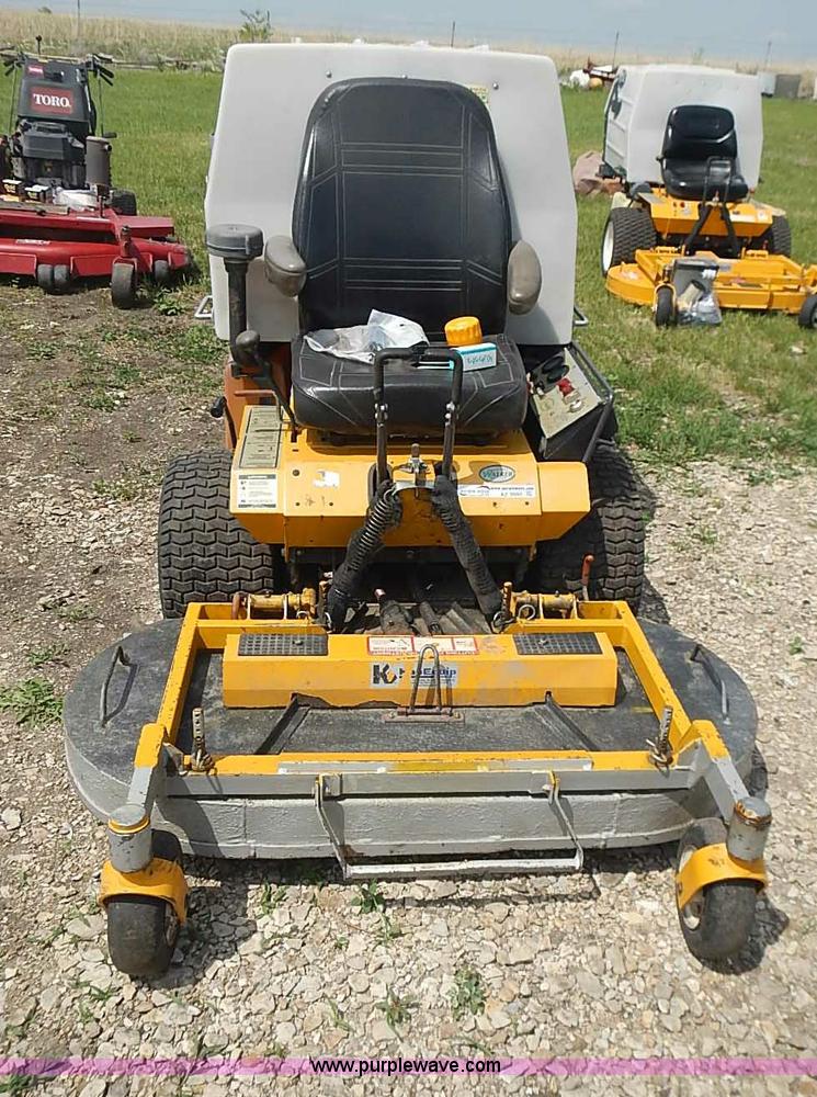 image for item AZ9995 2007 Walker MDDGHS ZTR lawn mower