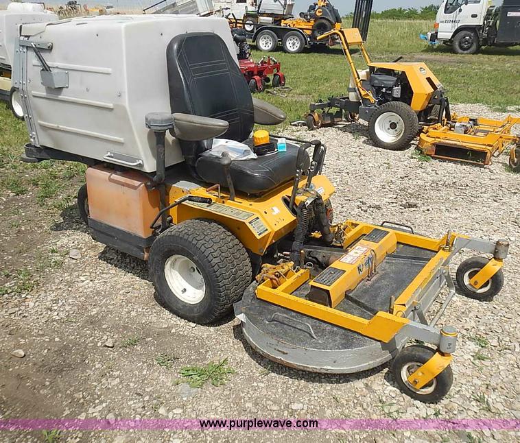 image for item AZ9995 2007 Walker MDDGHS ZTR lawn mower