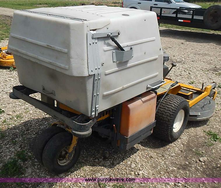 image for item AZ9995 2007 Walker MDDGHS ZTR lawn mower