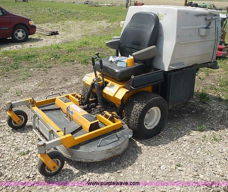image for item AZ9995 2007 Walker MDDGHS ZTR lawn mower
