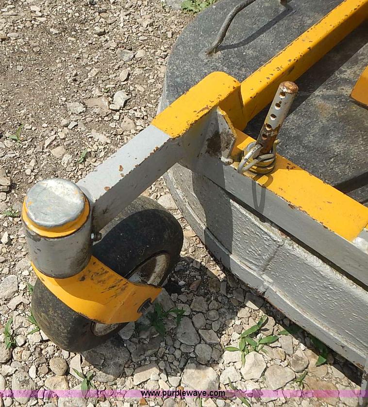 image for item AZ9995 2007 Walker MDDGHS ZTR lawn mower