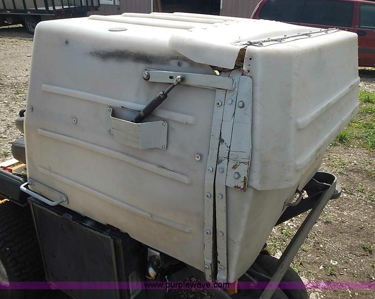 image for item AZ9995 2007 Walker MDDGHS ZTR lawn mower