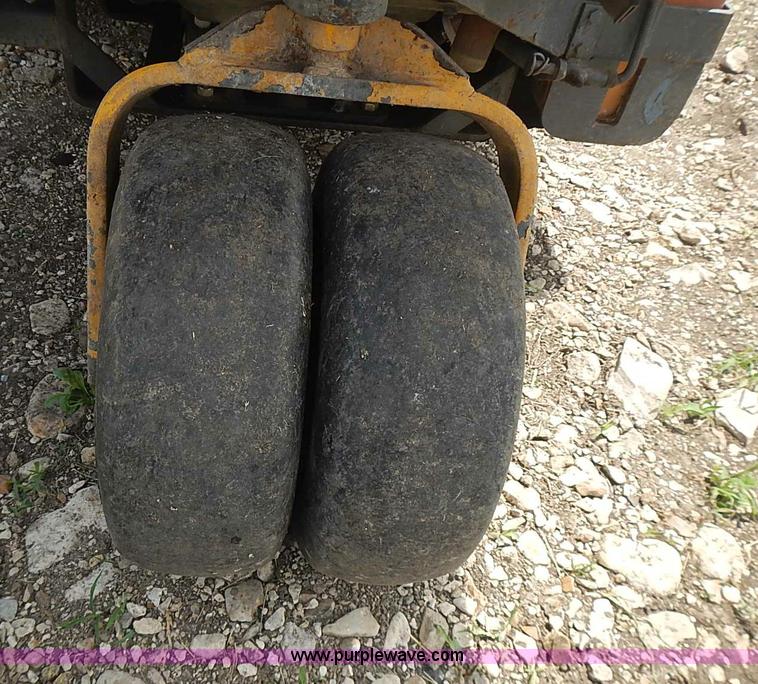 image for item AZ9995 2007 Walker MDDGHS ZTR lawn mower