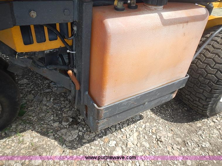 image for item AZ9995 2007 Walker MDDGHS ZTR lawn mower