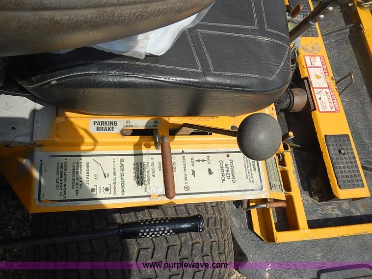 image for item AZ9995 2007 Walker MDDGHS ZTR lawn mower