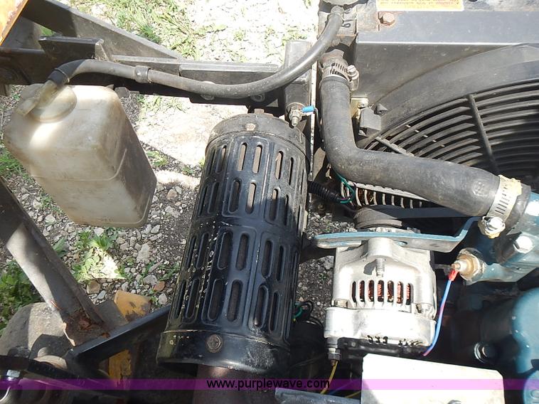 image for item AZ9995 2007 Walker MDDGHS ZTR lawn mower