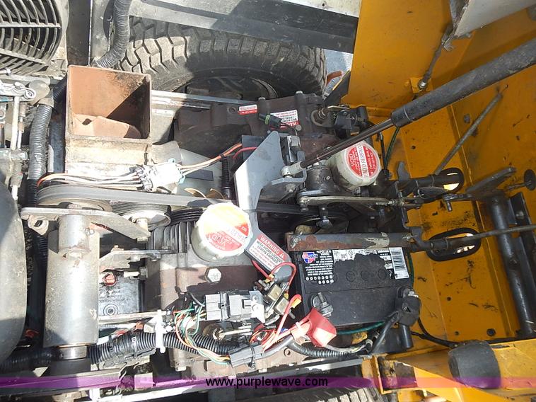 image for item AZ9995 2007 Walker MDDGHS ZTR lawn mower