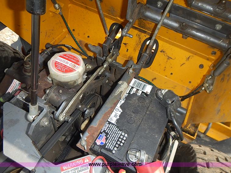 image for item AZ9995 2007 Walker MDDGHS ZTR lawn mower