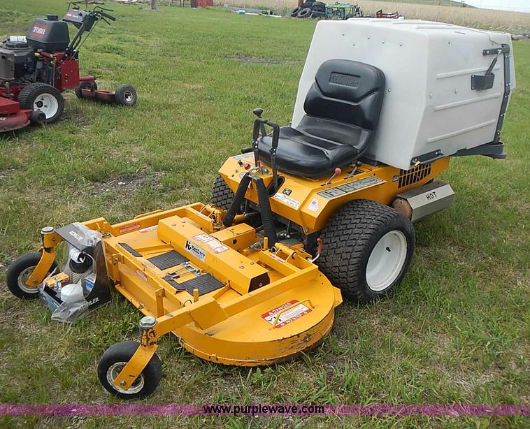 image for item AZ9996 2003 Walker MCGHS ZTR lawn mower