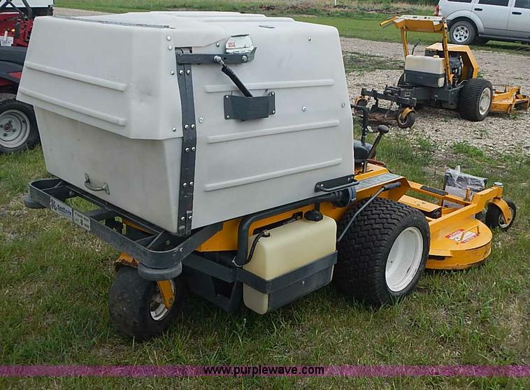 image for item AZ9996 2003 Walker MCGHS ZTR lawn mower