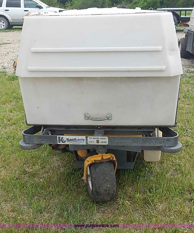 image for item AZ9996 2003 Walker MCGHS ZTR lawn mower