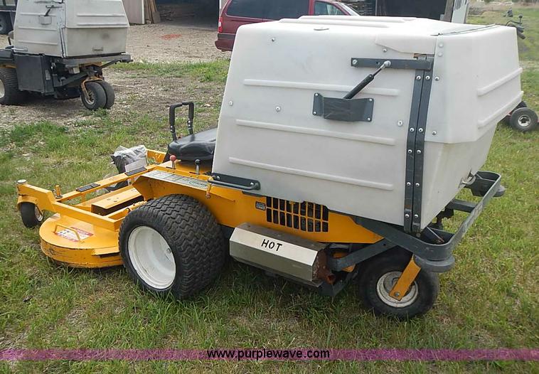 image for item AZ9996 2003 Walker MCGHS ZTR lawn mower