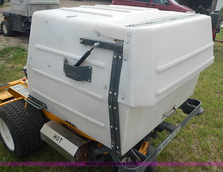 image for item AZ9996 2003 Walker MCGHS ZTR lawn mower