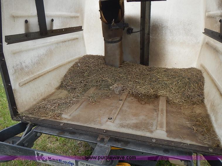 image for item AZ9996 2003 Walker MCGHS ZTR lawn mower