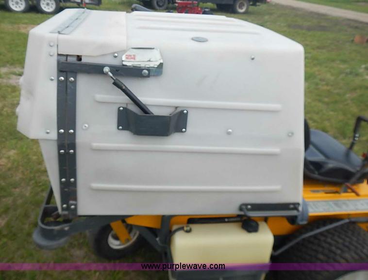 image for item AZ9996 2003 Walker MCGHS ZTR lawn mower