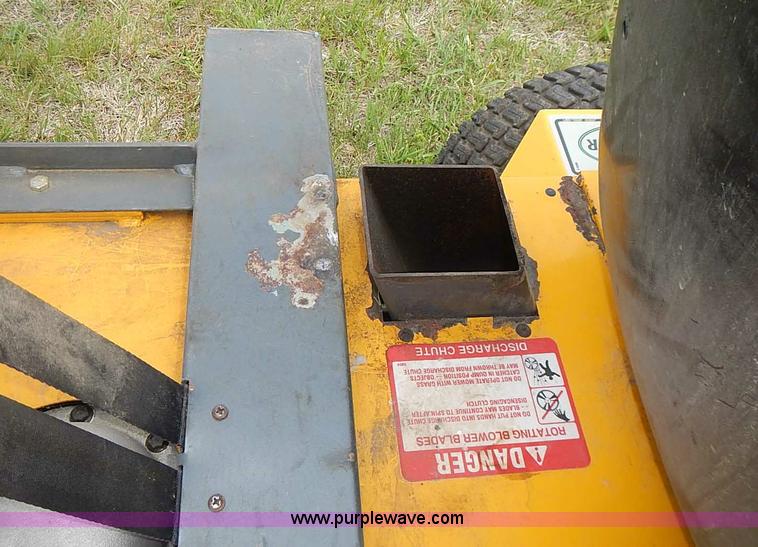 image for item AZ9996 2003 Walker MCGHS ZTR lawn mower