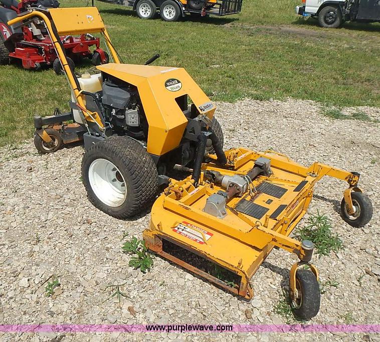 image for item AZ9997 2004 Walker MW ZTR walk-behind lawn mower