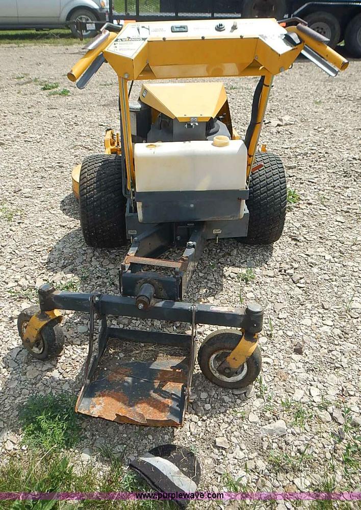 image for item AZ9997 2004 Walker MW ZTR walk-behind lawn mower