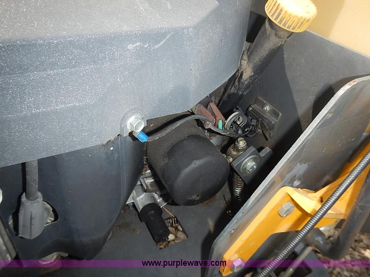 image for item AZ9997 2004 Walker MW ZTR walk-behind lawn mower