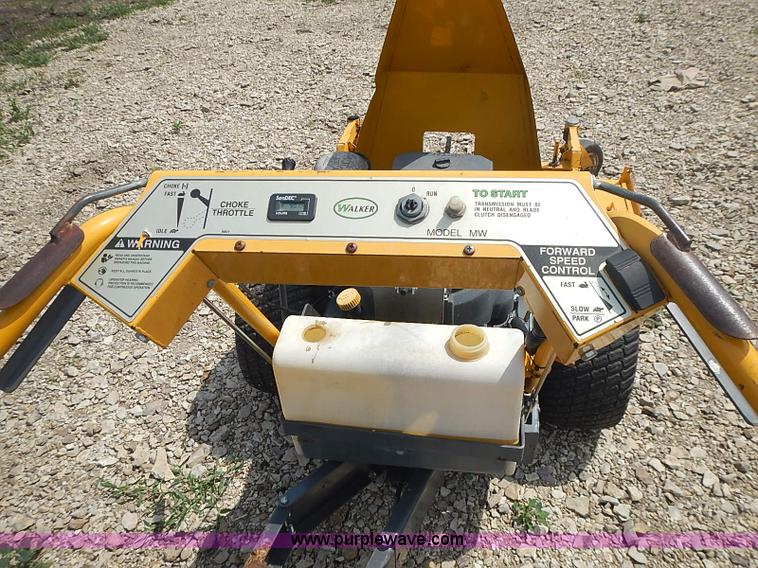 image for item AZ9997 2004 Walker MW ZTR walk-behind lawn mower
