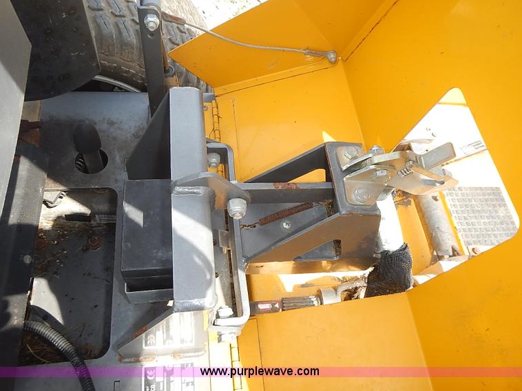 image for item AZ9997 2004 Walker MW ZTR walk-behind lawn mower