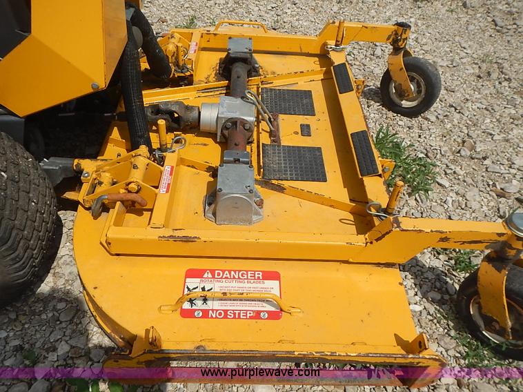 image for item AZ9997 2004 Walker MW ZTR walk-behind lawn mower