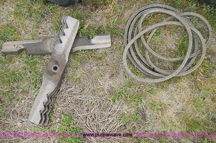 image for item AZ9998 2008 Ferris Evolution lawn mower