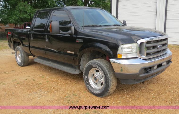 image for item B4914 2003 Ford F250 Super Duty XLT Crew Cab pickup truck