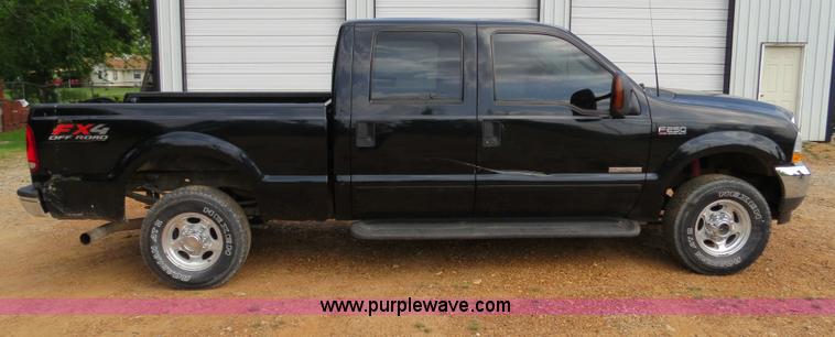image for item B4914 2003 Ford F250 Super Duty XLT Crew Cab pickup truck