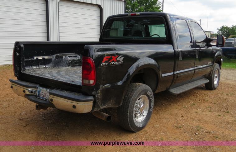 image for item B4914 2003 Ford F250 Super Duty XLT Crew Cab pickup truck