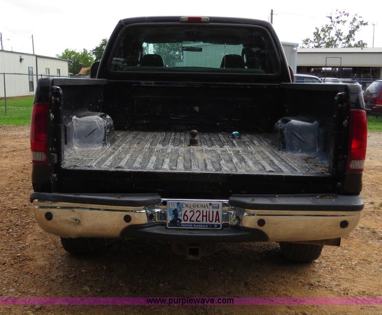 image for item B4914 2003 Ford F250 Super Duty XLT Crew Cab pickup truck