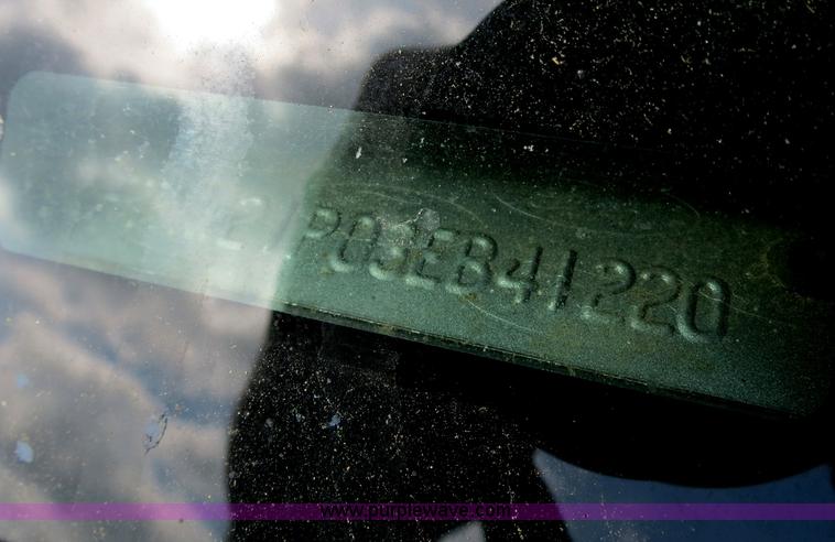 image for item B4914 2003 Ford F250 Super Duty XLT Crew Cab pickup truck