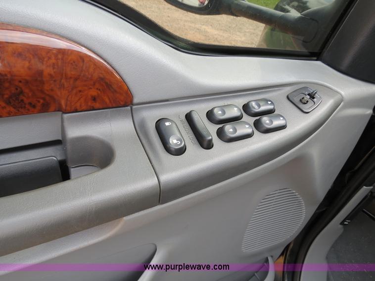 image for item B4914 2003 Ford F250 Super Duty XLT Crew Cab pickup truck