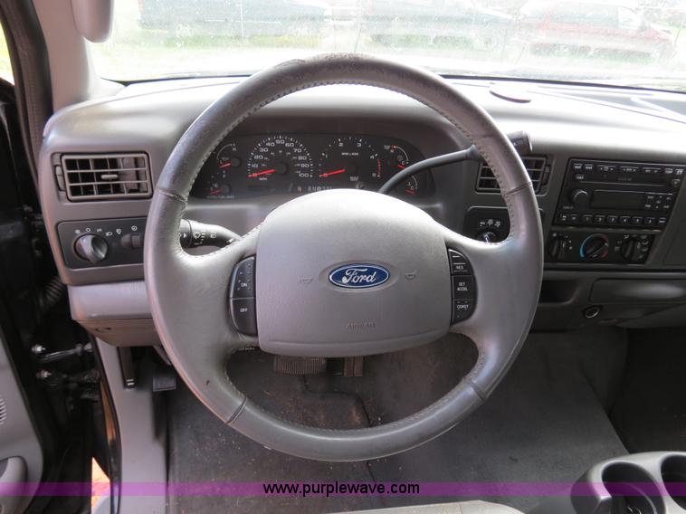 image for item B4914 2003 Ford F250 Super Duty XLT Crew Cab pickup truck