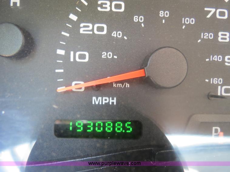 image for item B4914 2003 Ford F250 Super Duty XLT Crew Cab pickup truck