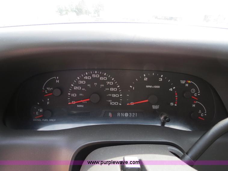 image for item B4914 2003 Ford F250 Super Duty XLT Crew Cab pickup truck