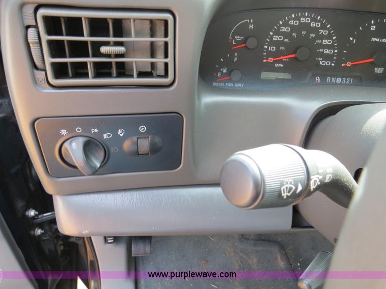 image for item B4914 2003 Ford F250 Super Duty XLT Crew Cab pickup truck